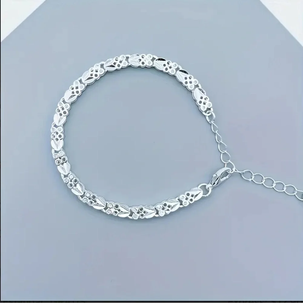 Silver Plated Bracelet Simple Alloy Design for Everyday NWT - Picture 4 of 7
